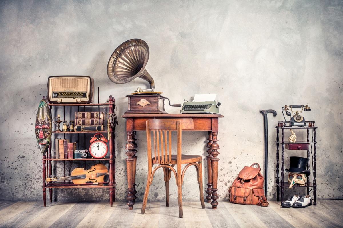 Estate Sale Etiquette – Score Deals without Offending the Host